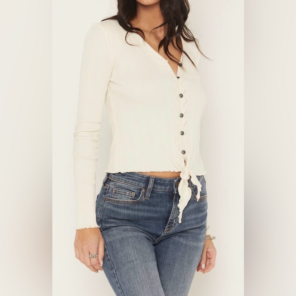 SHYANNE WOMEN'S LACE TRIM TIE-FRONT LONG SLEEVE TOP